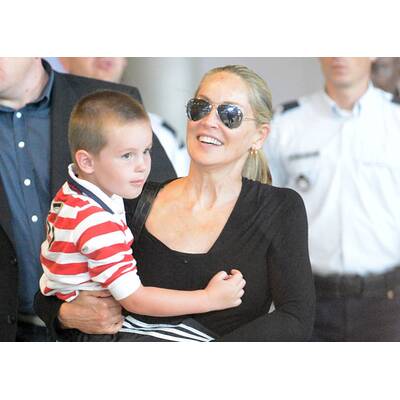 Sharon Stone: Mit Sohn am Pariser Flughafen