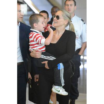Sharon Stone: Mit Sohn am Pariser Flughafen