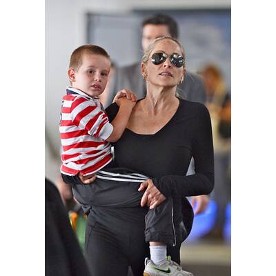 Sharon Stone: Mit Sohn am Pariser Flughafen