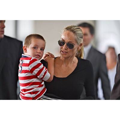 Sharon Stone: Mit Sohn am Pariser Flughafen