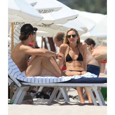 Candice Swanepoel: Sexy in Miami