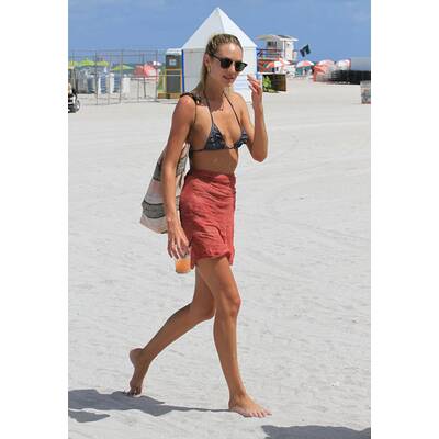 Candice Swanepoel: Sexy in Miami
