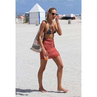 Candice Swanepoel: Sexy in Miami