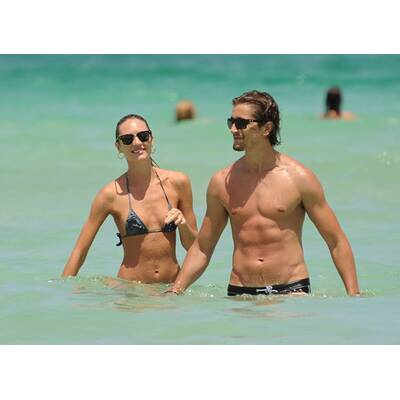 Candice Swanepoel: Sexy in Miami