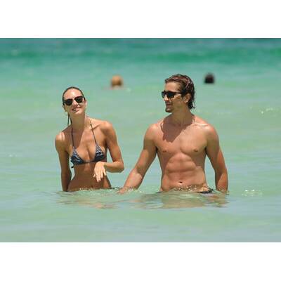 Candice Swanepoel: Sexy in Miami