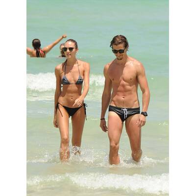 Candice Swanepoel: Sexy in Miami