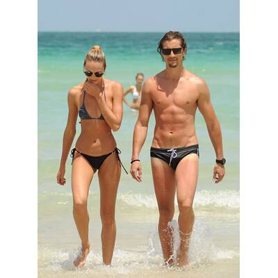 Candice Swanepoel: Sexy in Miami