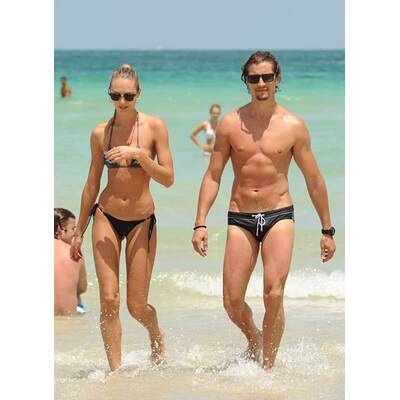 Candice Swanepoel: Sexy in Miami