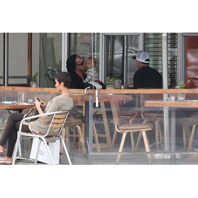 Pink: Unterwegs mit Mann und Kind