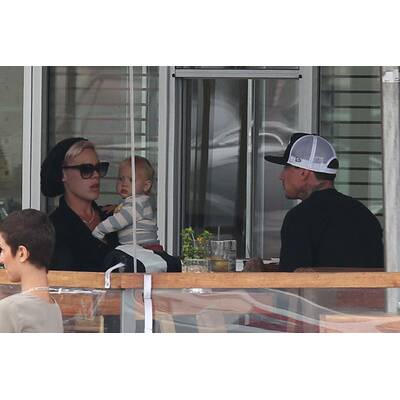 Pink: Unterwegs mit Mann und Kind