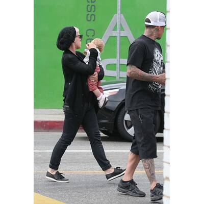 Pink: Unterwegs mit Mann und Kind