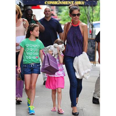 Suri: Katie Holmes lenkt Tochter von Scheidung ab