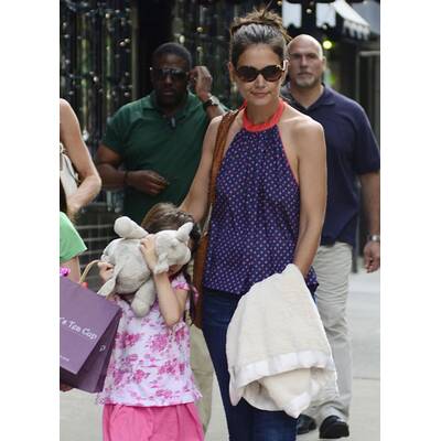 Suri: Katie Holmes lenkt Tochter von Scheidung ab