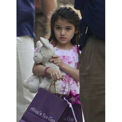 Suri: Katie Holmes lenkt Tochter von Scheidung ab