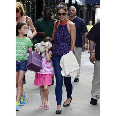 Suri: Katie Holmes lenkt Tochter von Scheidung ab