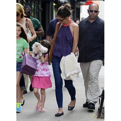 Suri: Katie Holmes lenkt Tochter von Scheidung ab