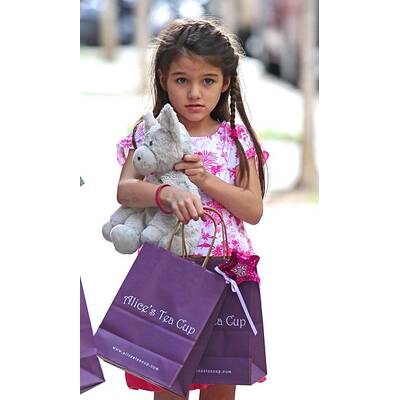 Suri: Katie Holmes lenkt Tochter von Scheidung ab