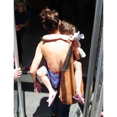 Suri: Katie Holmes lenkt Tochter von Scheidung ab