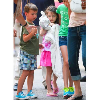 Suri: Katie Holmes lenkt Tochter von Scheidung ab