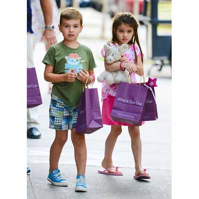 Suri: Katie Holmes lenkt Tochter von Scheidung ab