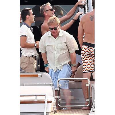 Elton John: Popo-Attacke