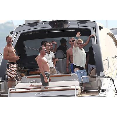 Elton John: Popo-Attacke