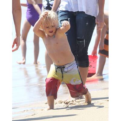 Gwen Stefani & ihre coolen Burschen am Strand