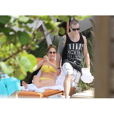 Lennnifer Lopez & Casper Smart: Pool-Time