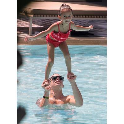 Lennnifer Lopez & Casper Smart: Pool-Time