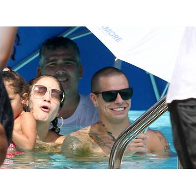 Lennnifer Lopez & Casper Smart: Pool-Time
