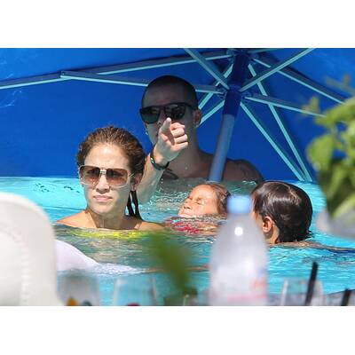 Lennnifer Lopez & Casper Smart: Pool-Time