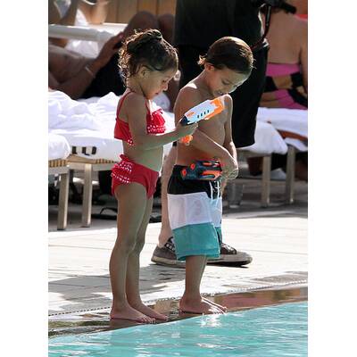 Lennnifer Lopez & Casper Smart: Pool-Time