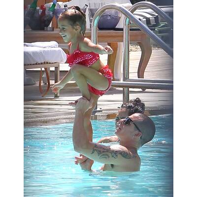 Lennnifer Lopez & Casper Smart: Pool-Time