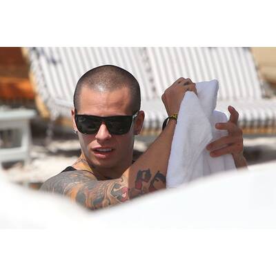 Lennnifer Lopez & Casper Smart: Pool-Time