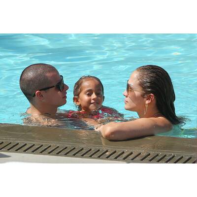 Lennnifer Lopez & Casper Smart: Pool-Time