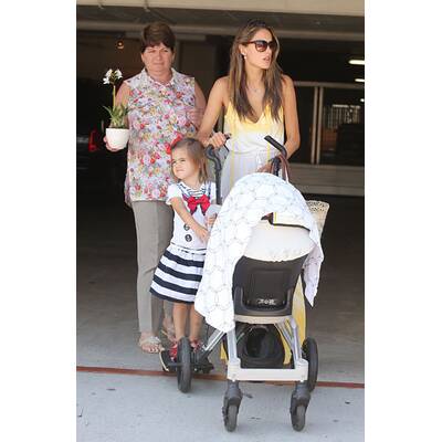 Alessandra Ambrosio: Glückliche Mama