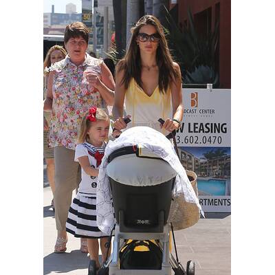 Alessandra Ambrosio: Glückliche Mama