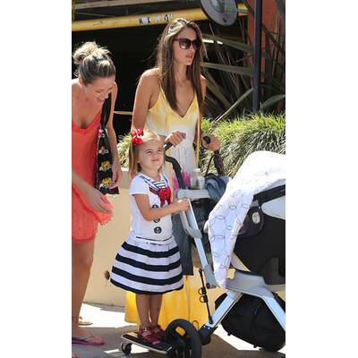 Alessandra Ambrosio: Glückliche Mama