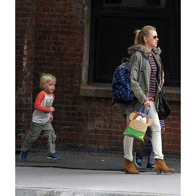 Naomi Watts braucht dringend ein Taxi