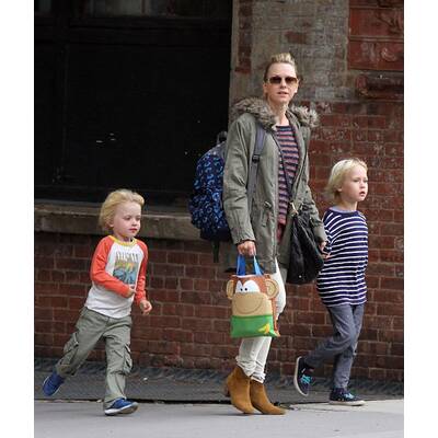 Naomi Watts braucht dringend ein Taxi