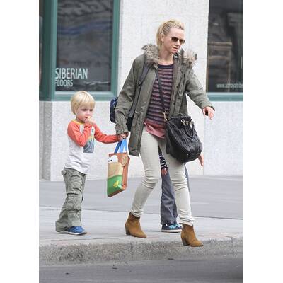 Naomi Watts braucht dringend ein Taxi