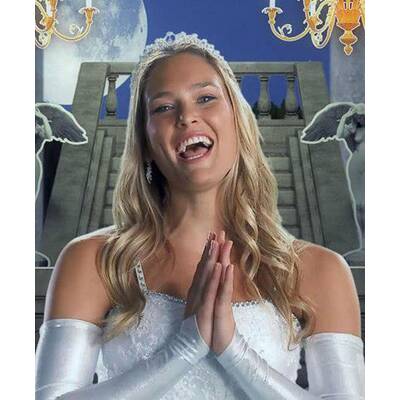 Bar Refaeli als Aschenputtel