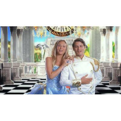 Bar Refaeli als Aschenputtel