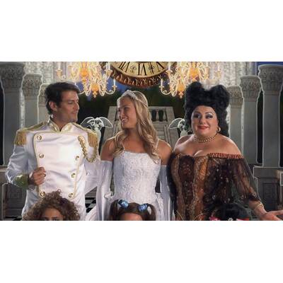 Bar Refaeli als Aschenputtel