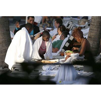 Madonnas Kids: Spaß im Pool