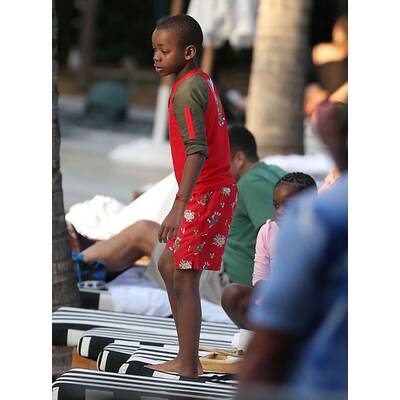 Madonnas Kids: Spaß im Pool