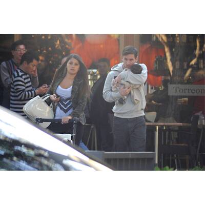 Lionel Messi & Freundin Antonella Rocuzzo mit Sohn Thiago