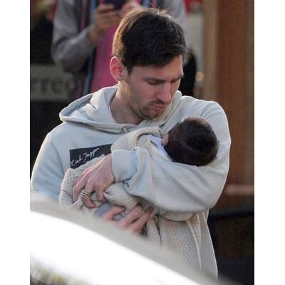 Lionel Messi & Freundin Antonella Rocuzzo mit Sohn Thiago