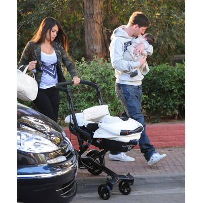 Lionel Messi & Freundin Antonella Rocuzzo mit Sohn Thiago