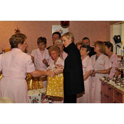 Charlene & Albert: Bescherung im Altersheim